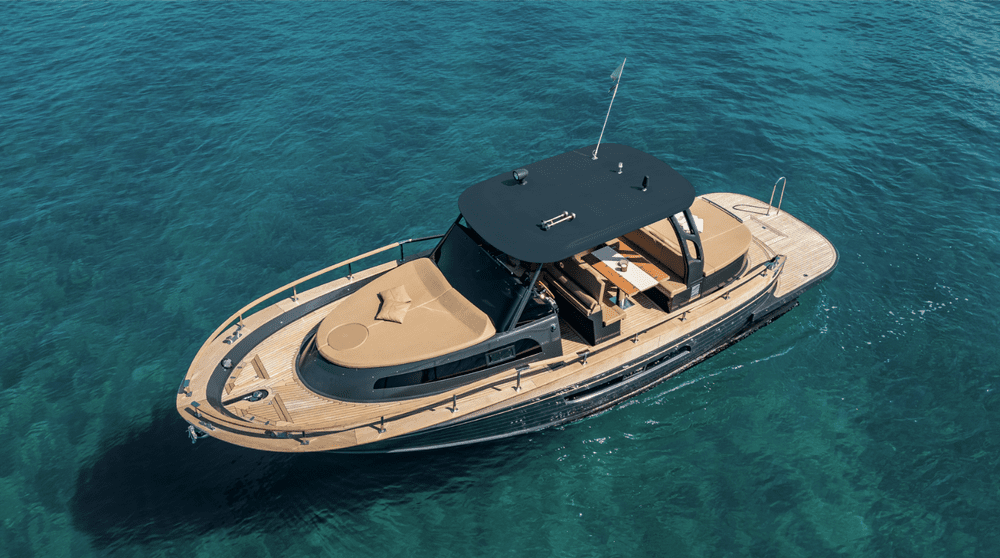 Positano 38 Open gozzo on turquoise waters