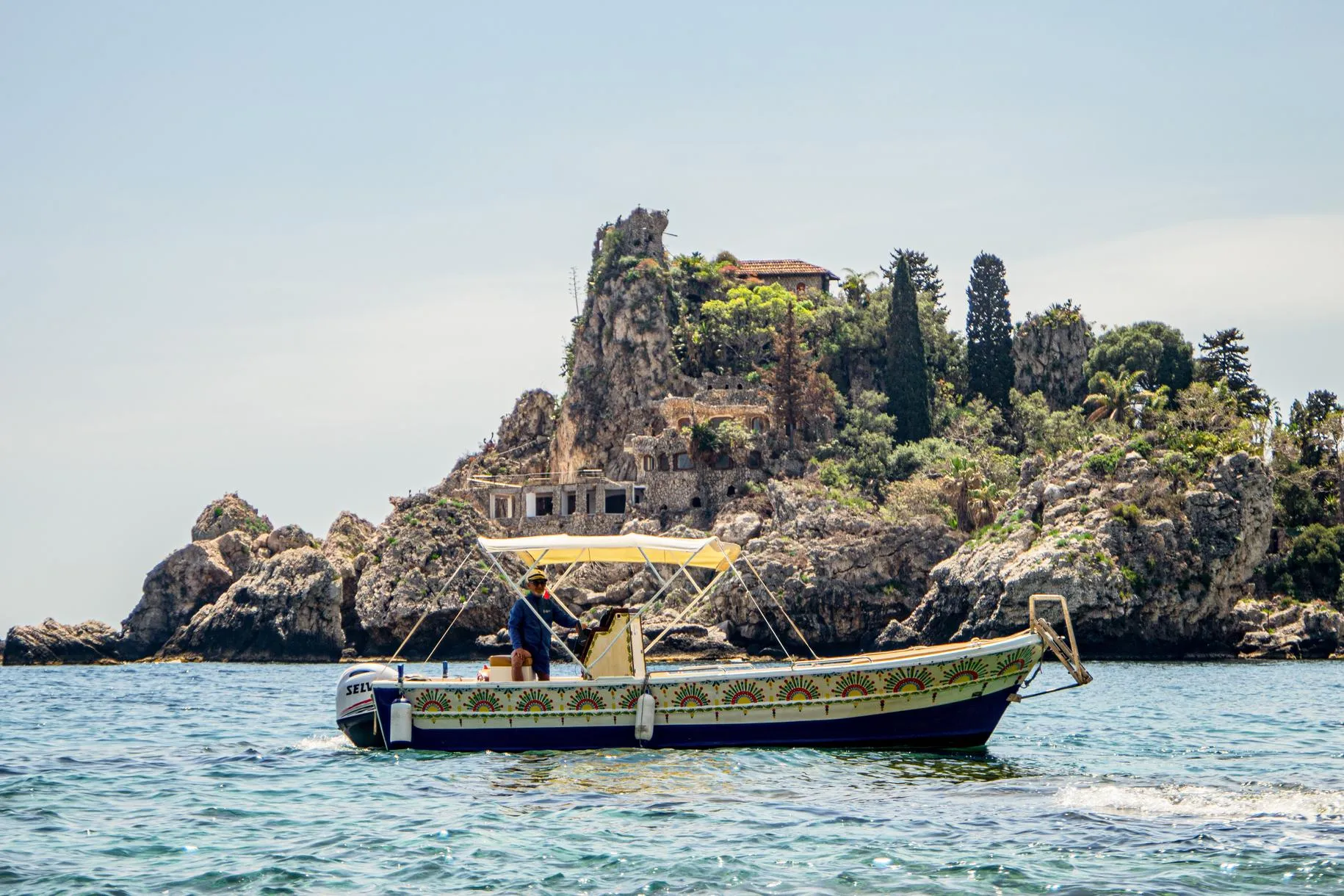 Sicilian Artistic Gozzo 7m · Isola Bella, Taormina